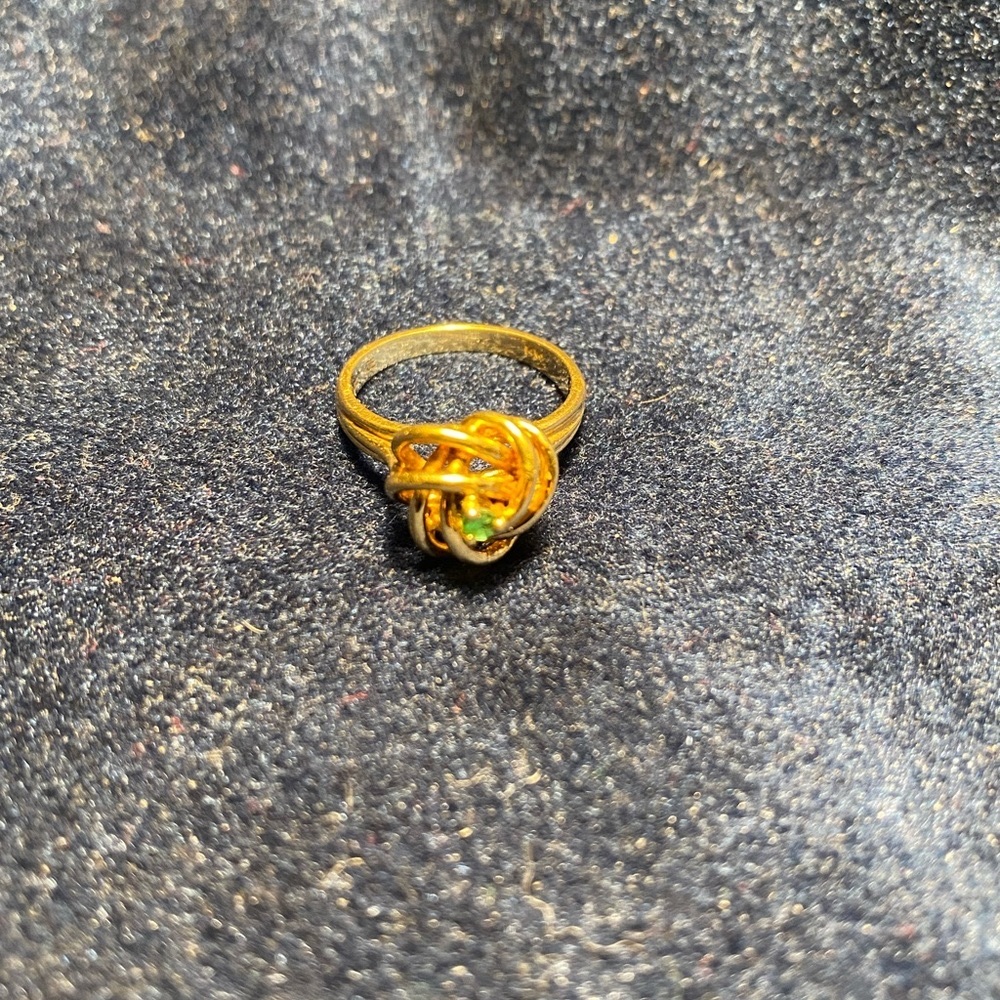 Women’s - Ring, Size 5, 14k gold, with emerald